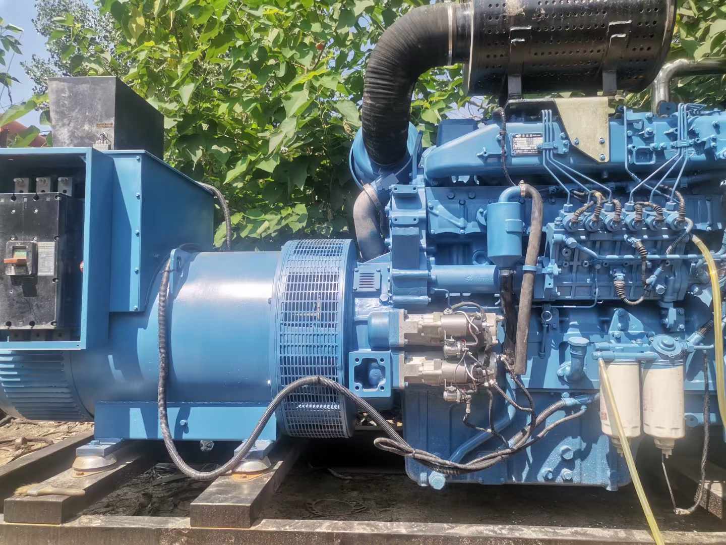 和静详细说明降低 800kW 柴油发电机输出电流波动的方法