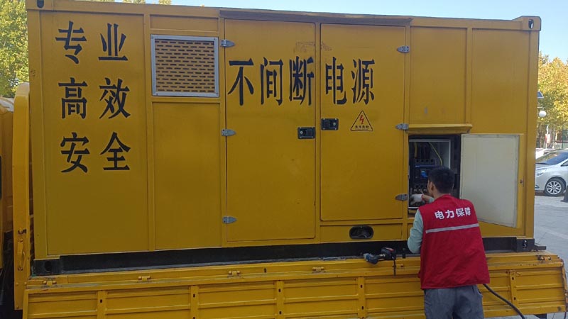 和静柴油发电机组和UPS电源配合使用时，如何避免切换过程中的电力中断？